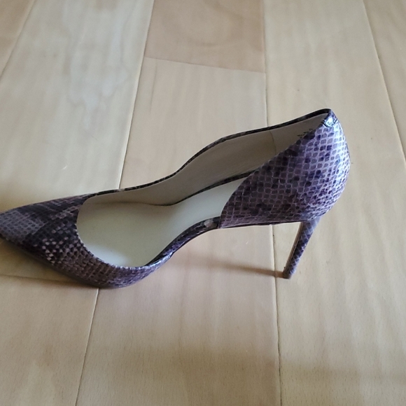 New sneak pattern pumps size 7M. 4 inch heel - Picture 2 of 3